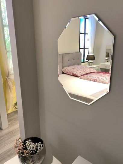 Zrcadlo na míru 40 x 60 cm osmihran fazeta 10 mm závěs DIAMANT